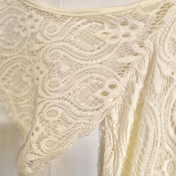 Cold Shoulder Blouse - Picture 8 of 9